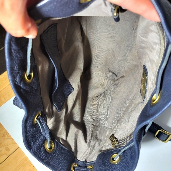 Roots pebbled leather drawstring bucket crossbody bag purse cervino blue medium - Picture 10 of 11